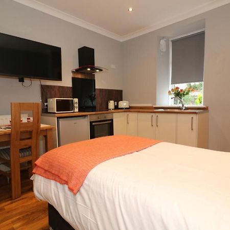 Signature - Linden Cottage Room 2 Airdrie Dış mekan fotoğraf