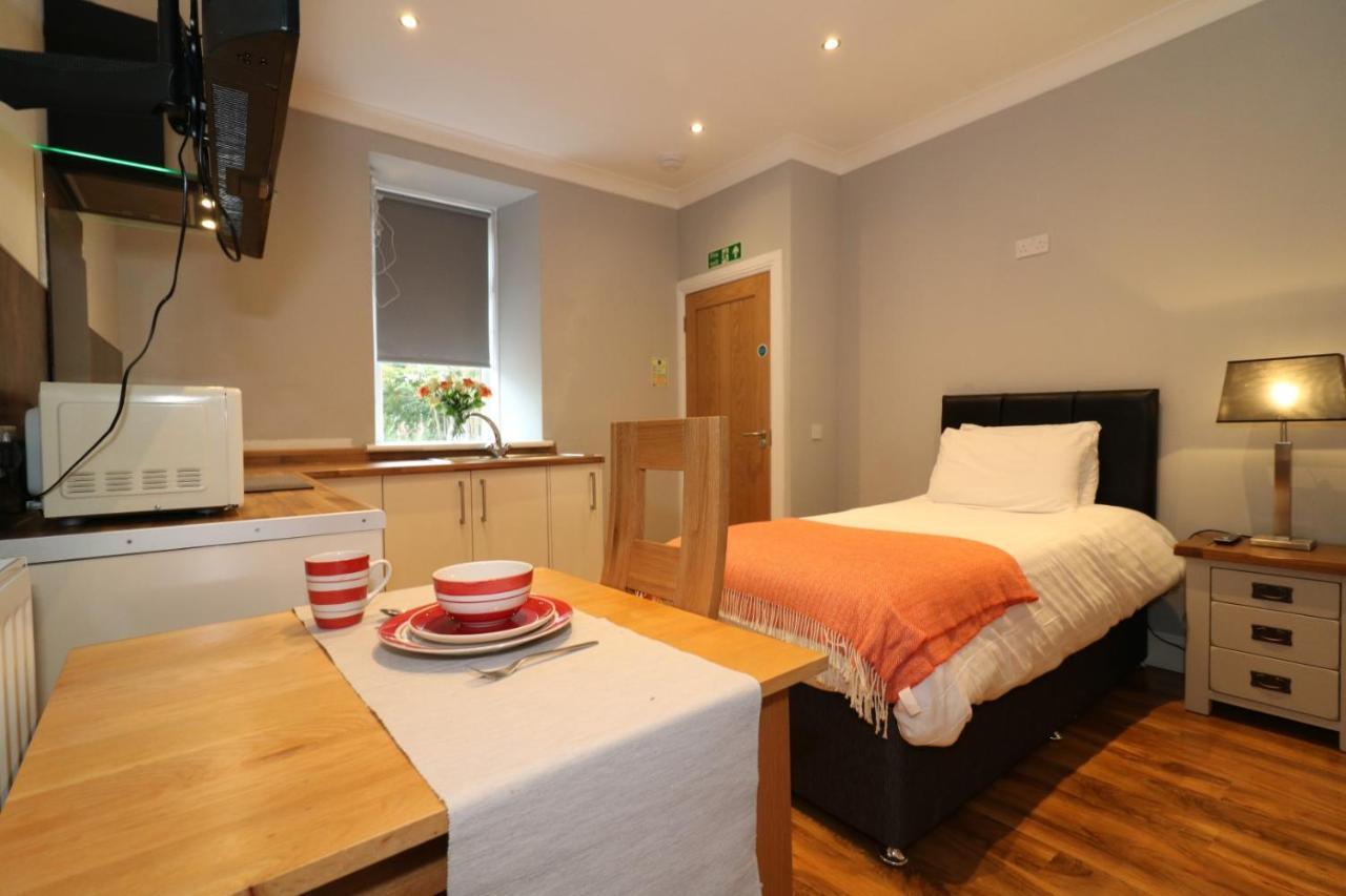 Signature - Linden Cottage Room 2 Airdrie Dış mekan fotoğraf