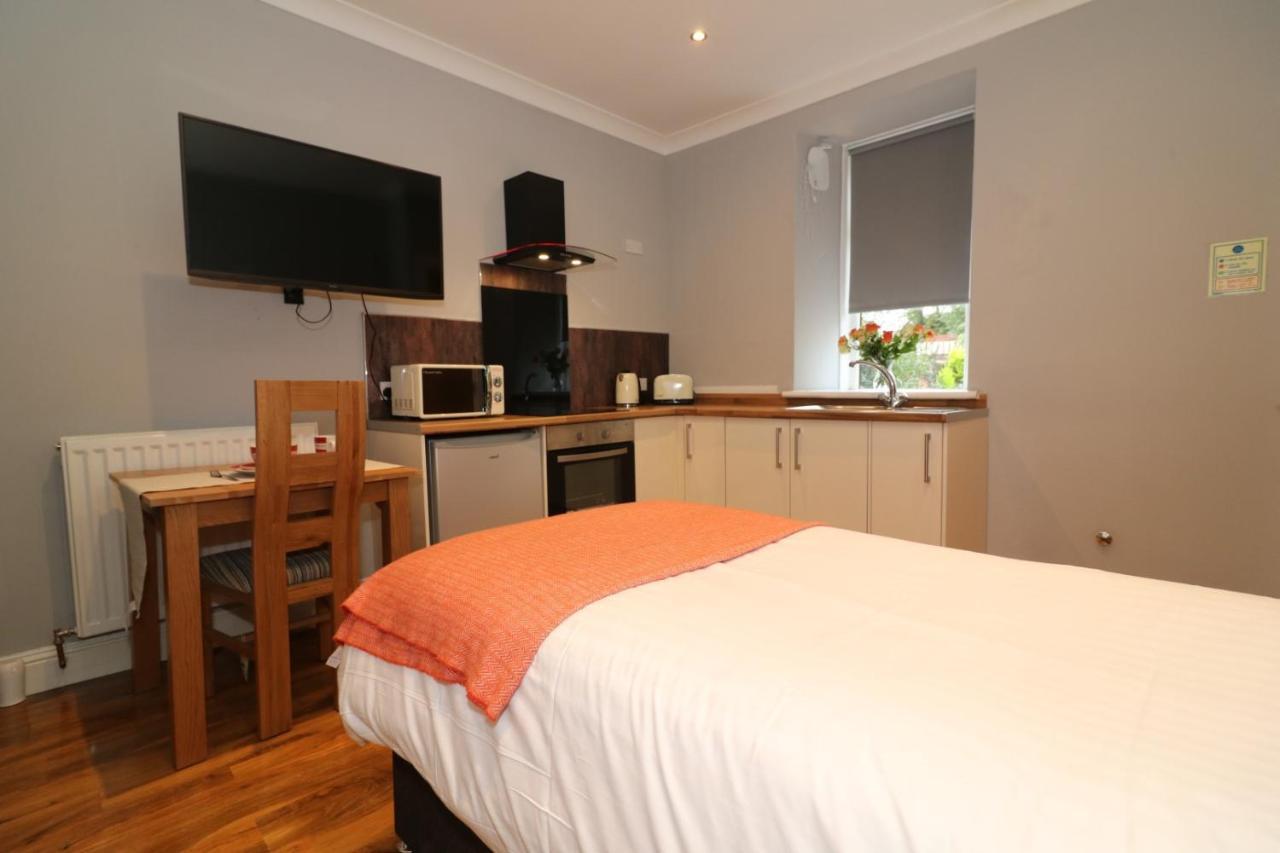 Signature - Linden Cottage Room 2 Airdrie Dış mekan fotoğraf